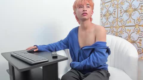 Snapshot of sukmiboy chatting on October 25, 5:15 am LEO online show from October 25, 5:15 am