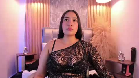 Snapshot of sulay_kim chatting on July 14, 6:35 pm Sulay online show from July 14, 6:35 pm