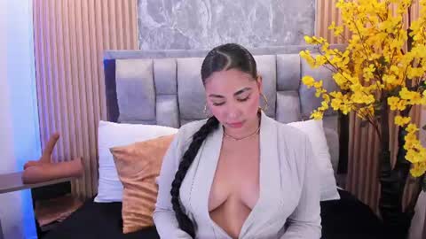 Snapshot of sulay_kim chatting on August 5, 8:00 pm Sulay online show from August 5, 8:00 pm