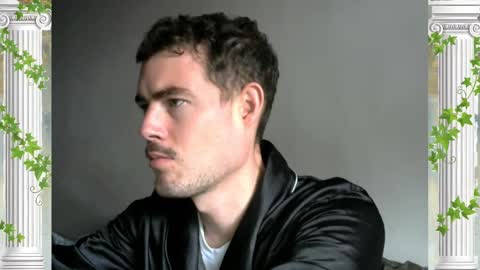 Snapshot of sultansgirls chatting on October 5, 5:44 pm The Sultan online show from October 5, 5:44 pm