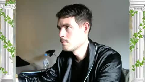 Snapshot of sultansgirls chatting on October 6, 6:05 pm The Sultan online show from October 6, 6:05 pm