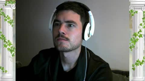 Snapshot of sultansgirls chatting on October 12, 10:03 am The Sultan online show from October 12, 10:03 am