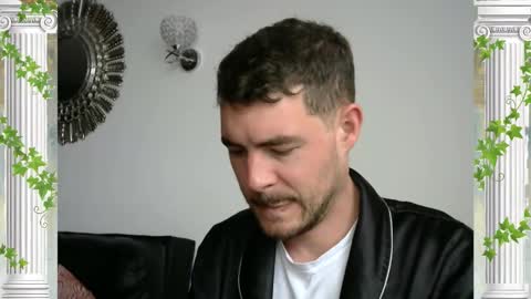 Snapshot of sultansgirls chatting on November 4, 4:28 pm The Sultan online show from November 4, 4:28 pm