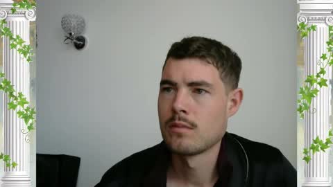 Snapshot of sultansgirls chatting on November 7, 4:29 pm The Sultan online show from November 7, 4:29 pm