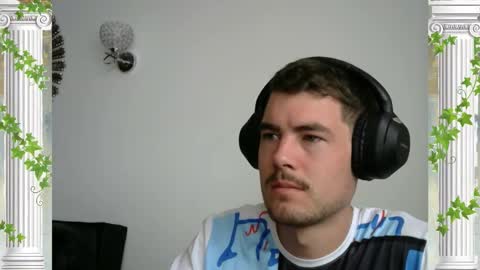 Snapshot of sultansgirls chatting on November 8, 6:40 pm The Sultan online show from November 8, 6:40 pm