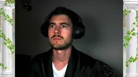 Snapshot of sultansgirls chatting on November 13, 8:35 am The Sultan online show from November 13, 8:35 am