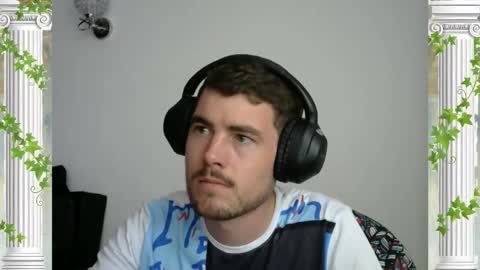 Snapshot of sultansgirls chatting on November 13, 8:52 pm The Sultan online show from November 13, 8:52 pm