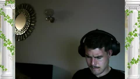 Snapshot of sultansgirls chatting on November 16, 2:28 am The Sultan online show from November 16, 2:28 am