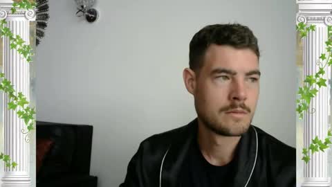 Snapshot of sultansgirls chatting on December 1, 6:24 pm The Sultan online show from December 1, 6:24 pm