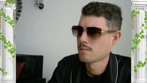 Snapshot of sultansgirls chatting on December 5, 2:25 pm The Sultan online show from December 5, 2:25 pm