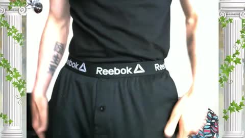 Snapshot of sultansgirls chatting on December 13, 10:26 pm The Sultan online show from December 13, 10:26 pm