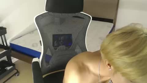 sultry_charls online show from September 29, 1:05 pm