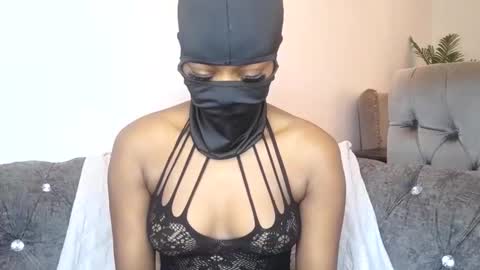 Snapshot of sultryaura chatting on October 8, 12:25 pm maskedtemptress online show from October 8, 12:25 pm