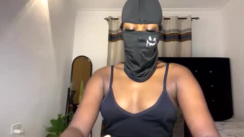 Snapshot of sultryaura chatting on November 24, 12:10 am maskedtemptress online show from November 24, 12:10 am