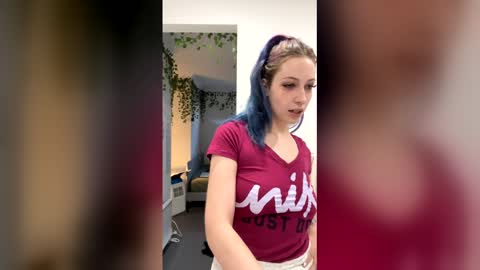 Snapshot of summer96o chatting on December 16, 7:19 pm Summer online show from December 16, 7:19 pm