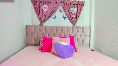 Snapshot of summer_girls01 chatting on July 10, 1:21 am summer_girls01 online show from July 10, 1:21 am