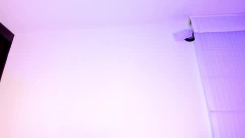 Snapshot of summer_holiday chatting on December 19, 10:34 am OnlyFans summer holiday online show from December 19, 10:34 am