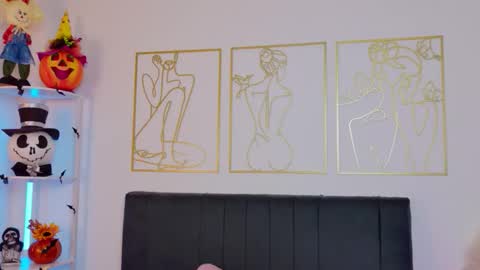 Snapshot of summer_holiday chatting on October 19, 10:16 am OnlyFans summer holiday online show from October 19, 10:16 am