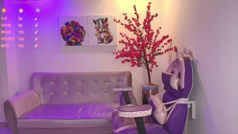 summer_miller online show from March 31, 11:32 am