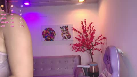 summer_miller online show from April 21, 11:16 am