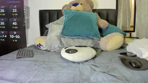 Snapshot of summer_romance chatting on February 12, 9:43 pm Andres-tattoos Derek Hairy online show from February 12, 9:43 pm