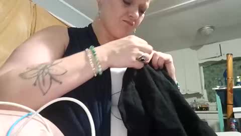 Snapshot of summerdivine69 chatting on October 12, 7:29 am Summer Divine online show from October 12, 7:29 am