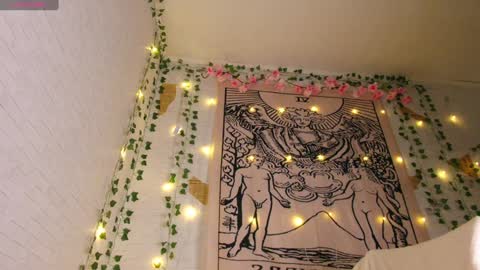 Snapshot of summerhazee chatting on December 3, 7:22 pm summerhazee online show from December 3, 7:22 pm