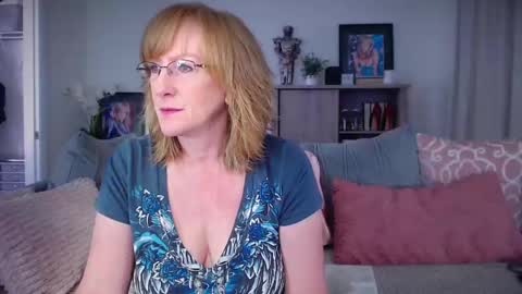 SummerKnightzzz online show from April 6, 12:06 pm