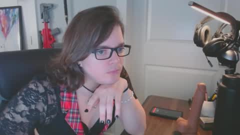 Snapshot of summerthesmall chatting on February 5, 4:14 pm Summer The Small online show from February 5, 4:14 pm