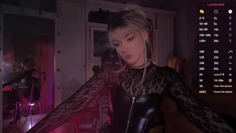 Snapshot of sun_for_you chatting on April 25, 7:33 pm Miss Nelly online show from April 25, 7:33 pm