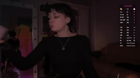 Snapshot of sun_for_you chatting on May 18, 7:31 pm Miss Nelly online show from May 18, 7:31 pm