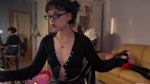Snapshot of sun_for_you chatting on June 3, 5:40 pm Miss Nelly online show from June 3, 5:40 pm