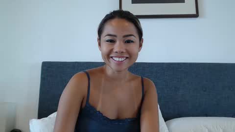 Snapshot of sun_lover_95 chatting on March 1, 3:32 am Vy online show from March 1, 3:32 am