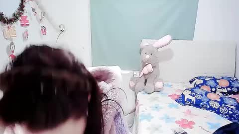 Snapshot of sun_yummy chatting on February 19, 8:12 am Lucis online show from February 19, 8:12 am