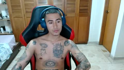 Snapshot of sunbrown_ chatting on June 15, 7:05 pm Sebastin online show from June 15, 7:05 pm
