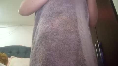 Snapshot of sunflower_dance chatting on December 22, 1:34 am Jeraldine online show from December 22, 1:34 am