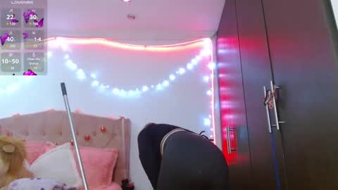 Snapshot of sunflower_dance chatting on March 4, 1:23 am Jeraldine online show from March 4, 1:23 am