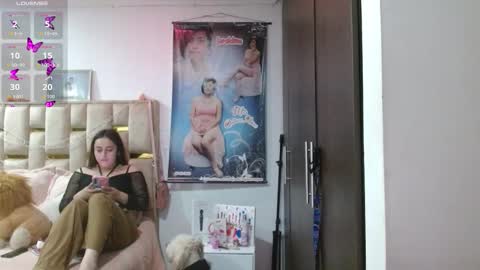 Snapshot of sunflower_dance chatting on October 14, 2:01 am Jeraldine online show from October 14, 2:01 am