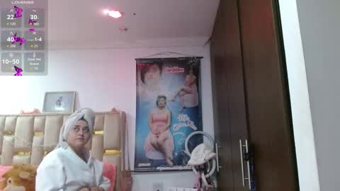 Snapshot of sunflower_dance chatting on October 21, 1:06 am Jeraldine online show from October 21, 1:06 am