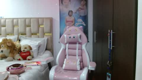 Snapshot of sunflower_dance chatting on May 13, 11:00 pm Jeraldine online show from May 13, 11:00 pm