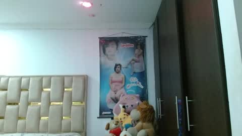 Snapshot of sunflower_dance chatting on May 18, 10:37 pm Jeraldine online show from May 18, 10:37 pm