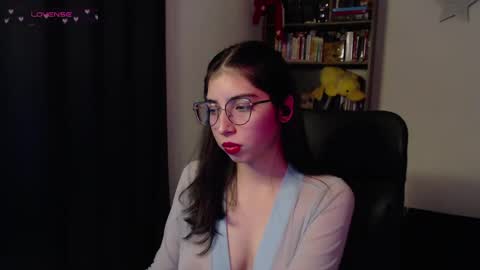 Snapshot of sunflower_uwu chatting on May 1, 12:15 am violetta online show from May 1, 12:15 am