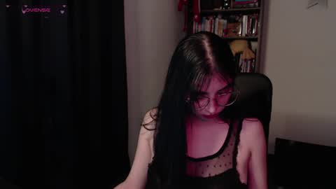Snapshot of sunflower_uwu chatting on May 11, 12:49 am violetta online show from May 11, 12:49 am