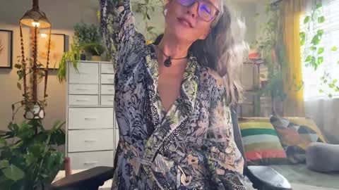 Snapshot of sunnie_dayz chatting on November 4, 5:01 pm Hi Im Sunnie - Next show Friday August 1 online show from November 4, 5:01 pm