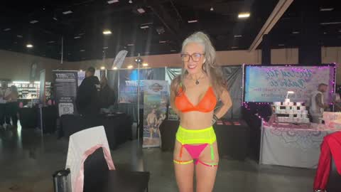 Snapshot of sunnie_dayz chatting on November 9, 8:18 pm Hi Im Sunnie - Next show Friday August 1 online show from November 9, 8:18 pm