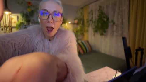 Snapshot of sunnie_dayz chatting on November 21, 1:32 pm Hi Im Sunnie - Next show Friday August 1 online show from November 21, 1:32 pm