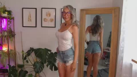 Hi Im Sunnie - Next show Friday August 1 online show from July 24, 9:02 pm