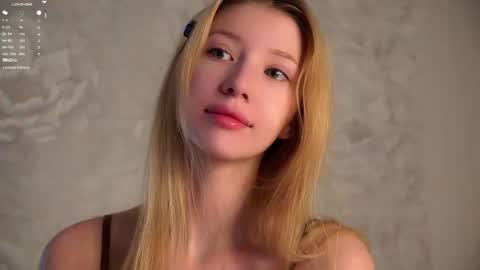 Lily online show from April 20, 3:04 pm