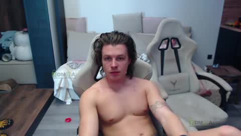 Snapshot of sunny1girl chatting on May 7, 8:31 am Alice and Sergey online show from May 7, 8:31 am