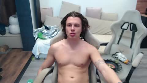 Snapshot of sunny1girl chatting on May 15, 9:49 am Alice and Sergey online show from May 15, 9:49 am